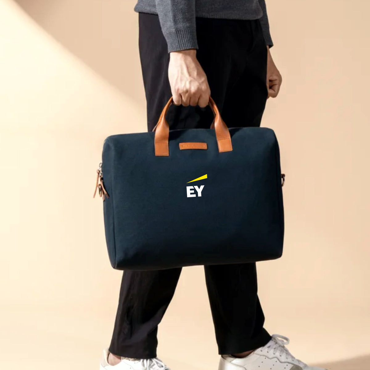 Daily object messenger bag